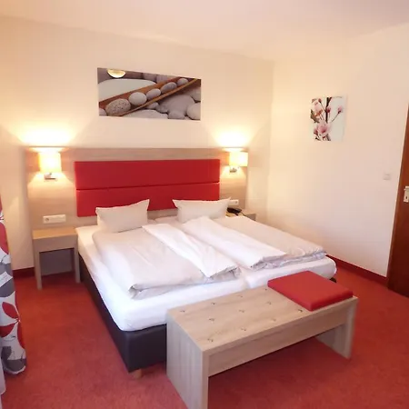 Strauss 3* Hof (Bavaria)