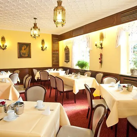 Strauss Hotel 3*